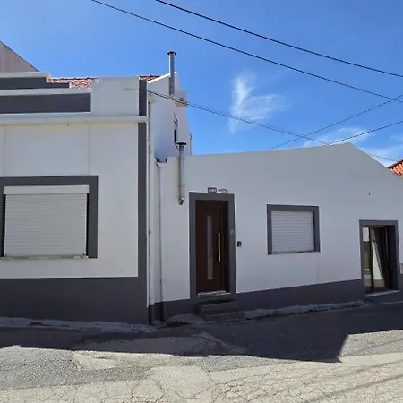 Casa de Férias Supertubos Jacuzzi Surf Retreat V4 *