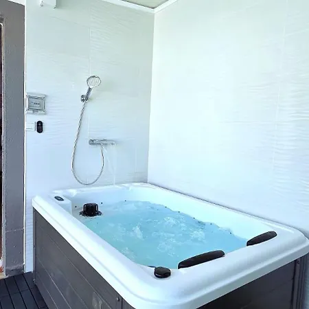 Supertubos Jacuzzi Surf Retreat V4 Casa de Férias Atouguia Da Baleia